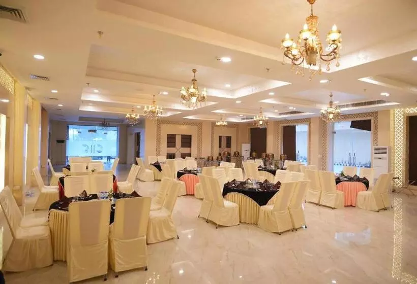 ホテル Comfort Inn Karnal