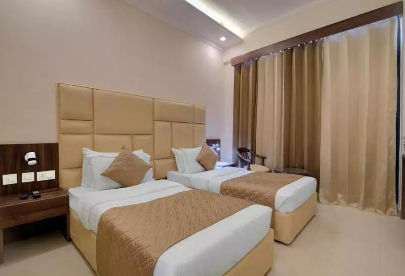 ホテル Comfort Inn Karnal