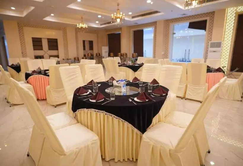 ホテル Comfort Inn Karnal