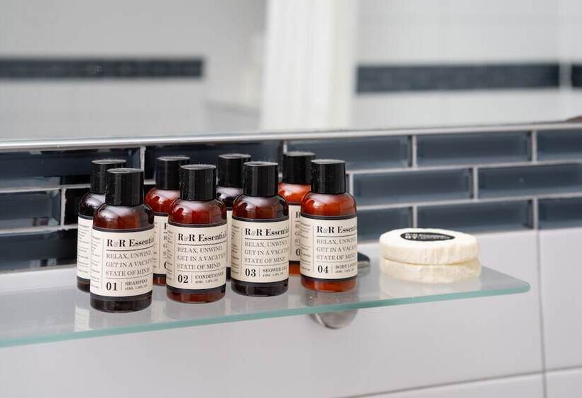 هتل Little Charlie