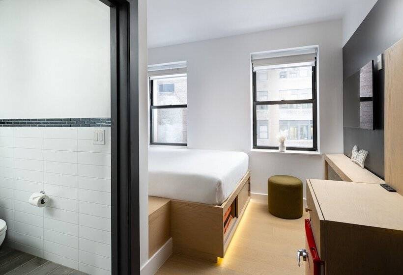 هتل Little Charlie