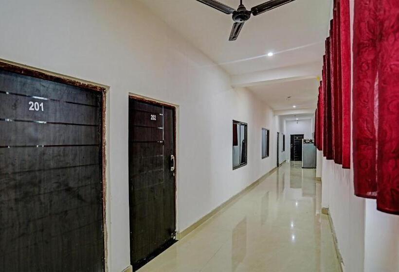 Hotelli Oyo Flagship 81426 Happy Guest House