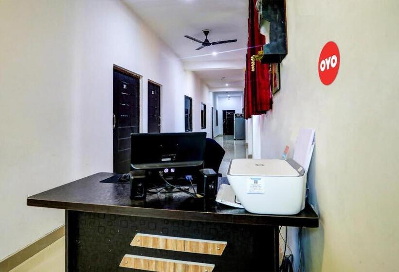 Hotelli Oyo Flagship 81426 Happy Guest House