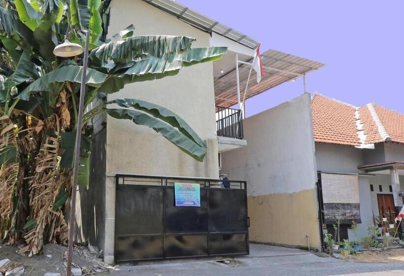 Hotel Oyo Life 92925 Kost Bu Mala 2 Syariah