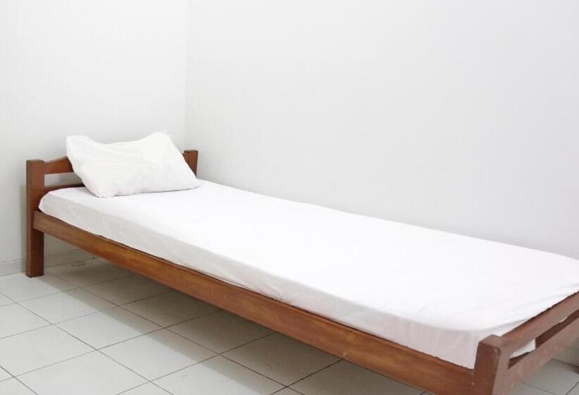 Hotel Oyo Life 92925 Kost Bu Mala 2 Syariah