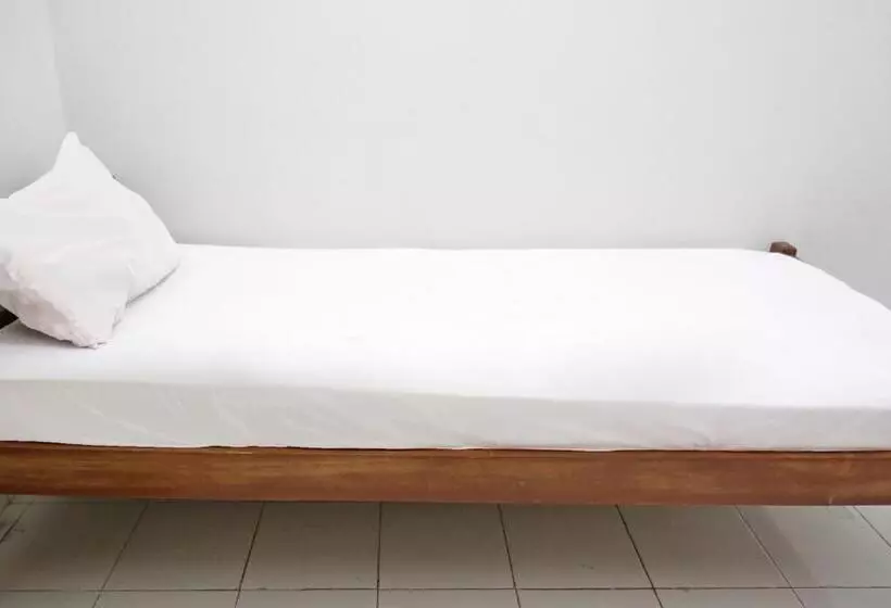 Hotelli Oyo Life 92925 Kost Bu Mala 2 Syariah