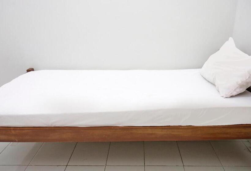 Hotel Oyo Life 92925 Kost Bu Mala 2 Syariah