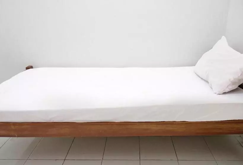 Hotelli Oyo Life 92925 Kost Bu Mala 2 Syariah