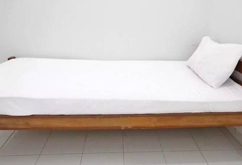 Hotelli Oyo Life 92925 Kost Bu Mala 2 Syariah