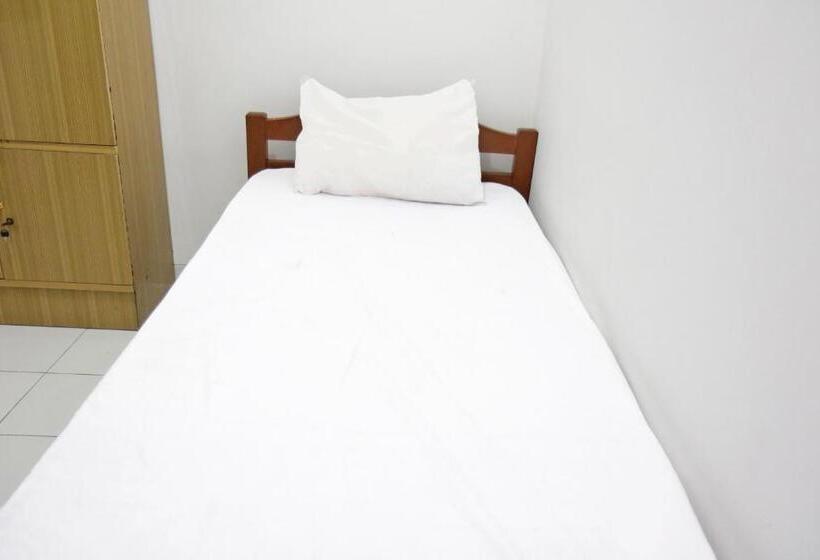 Hotel Oyo Life 92925 Kost Bu Mala 2 Syariah