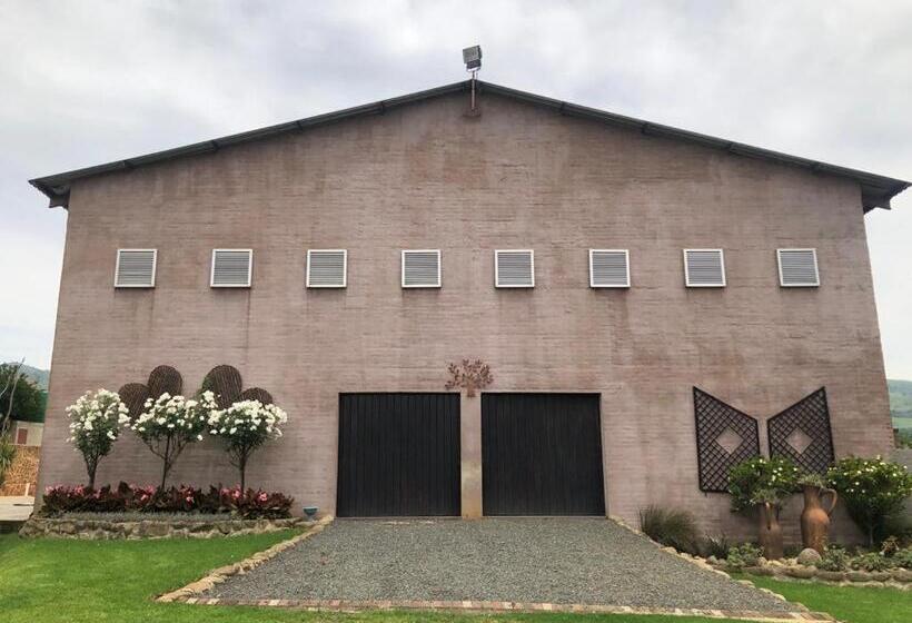 בית מלון כפרי The Water Wheel