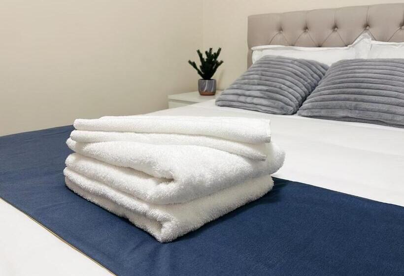 Pension Private Entry 2 Bedrooms Entire Suite Free Parking Near Skytrain Metrotown