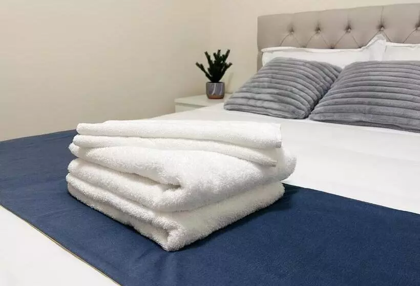 پانسیون Private Entry 2 Bedrooms Entire Suite Free Parking Near Skytrain Metrotown