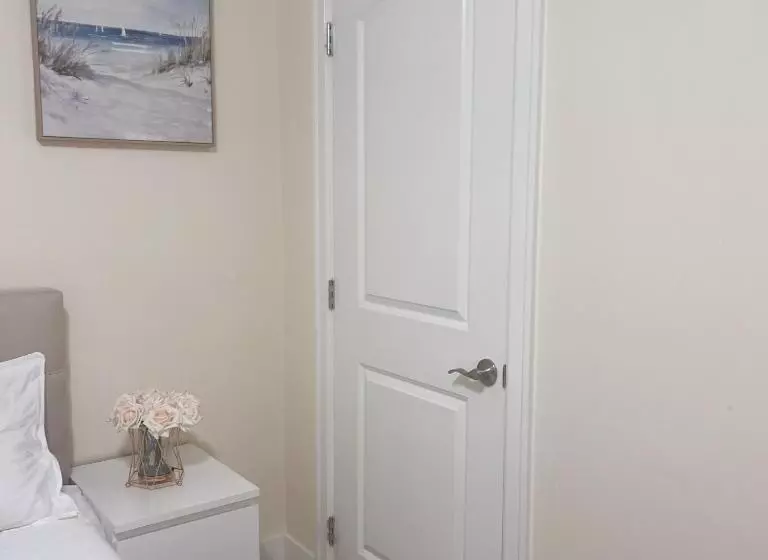 پانسیون Private Entry 2 Bedrooms Entire Suite Free Parking Near Skytrain Metrotown