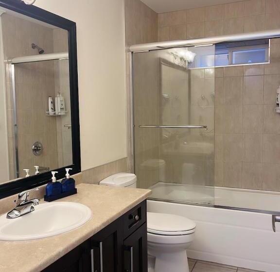 Pension Private Entry 2 Bedrooms Entire Suite Free Parking Near Skytrain Metrotown