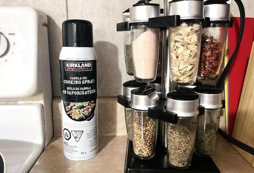 Pension Private Entry 2 Bedrooms Entire Suite Free Parking Near Skytrain Metrotown