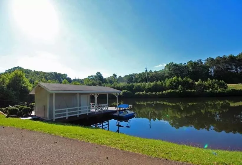 Majatalo Shipwrecked