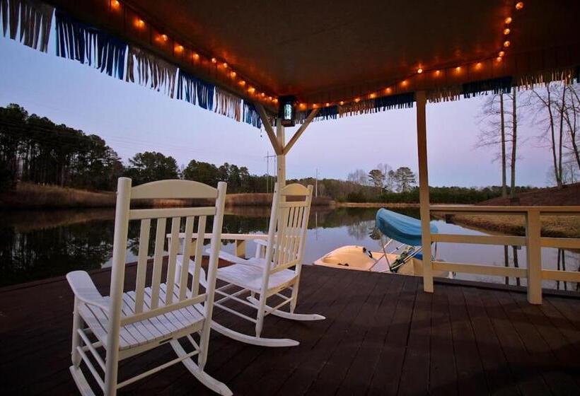 ペンション Shipwrecked