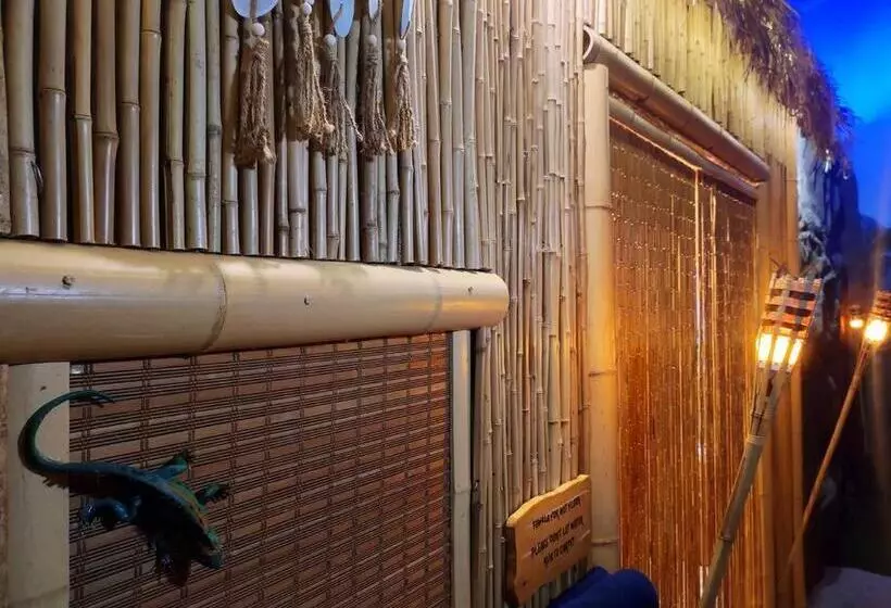 Majatalo Shipwrecked