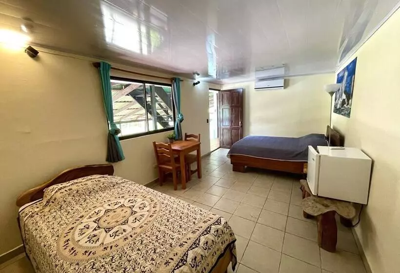 Hotelli Cabinas Brisa Del Mar