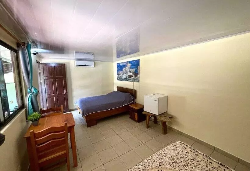 Hotelli Cabinas Brisa Del Mar