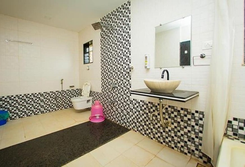 Hotel Fabexpress Morjim Highland With Swimming Pool