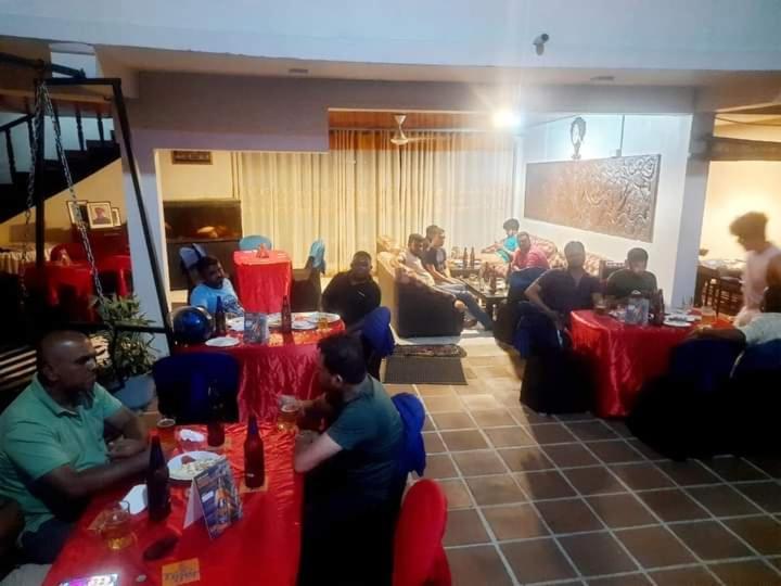 فندق Lions Den & Lions D Restaurant Bar