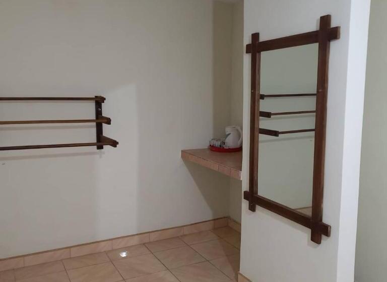 فندق Lions Den & Lions D Restaurant Bar