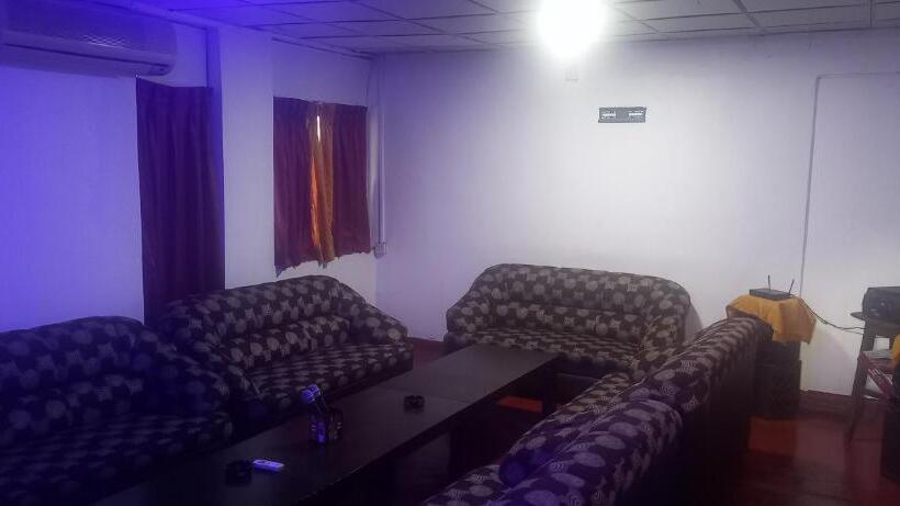 فندق Lions Den & Lions D Restaurant Bar