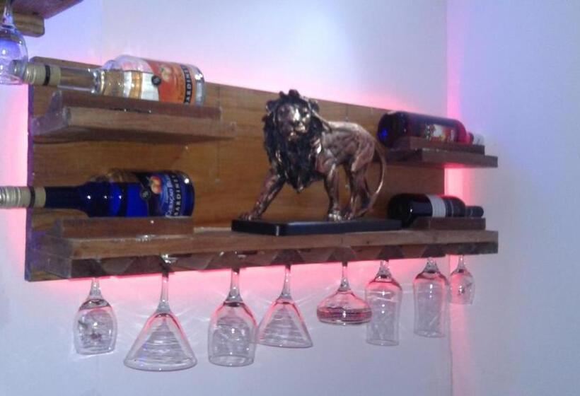 فندق Lions Den & Lions D Restaurant Bar