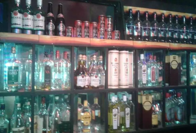 ホテル Lions Den & Lions D Restaurant Bar