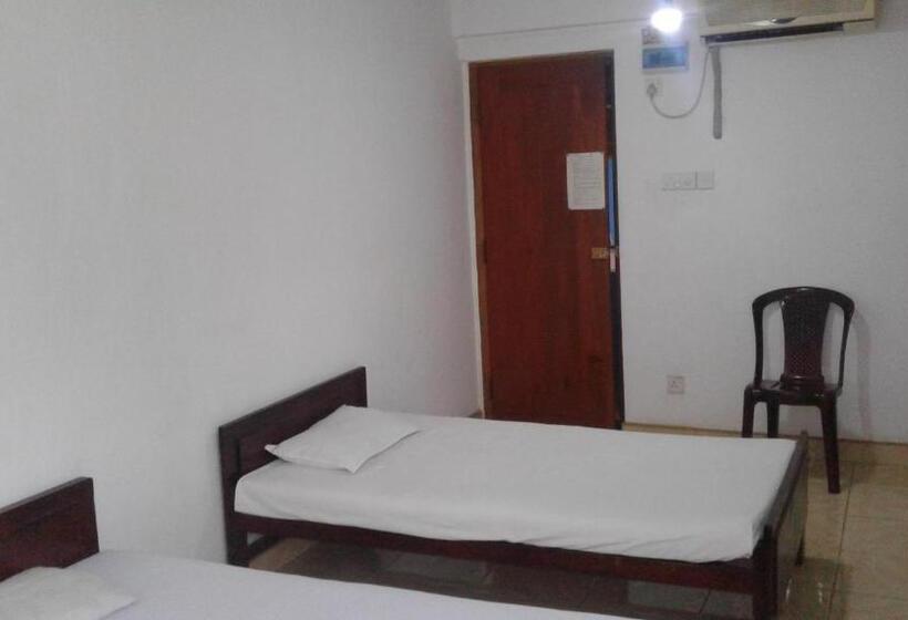 فندق Lions Den & Lions D Restaurant Bar