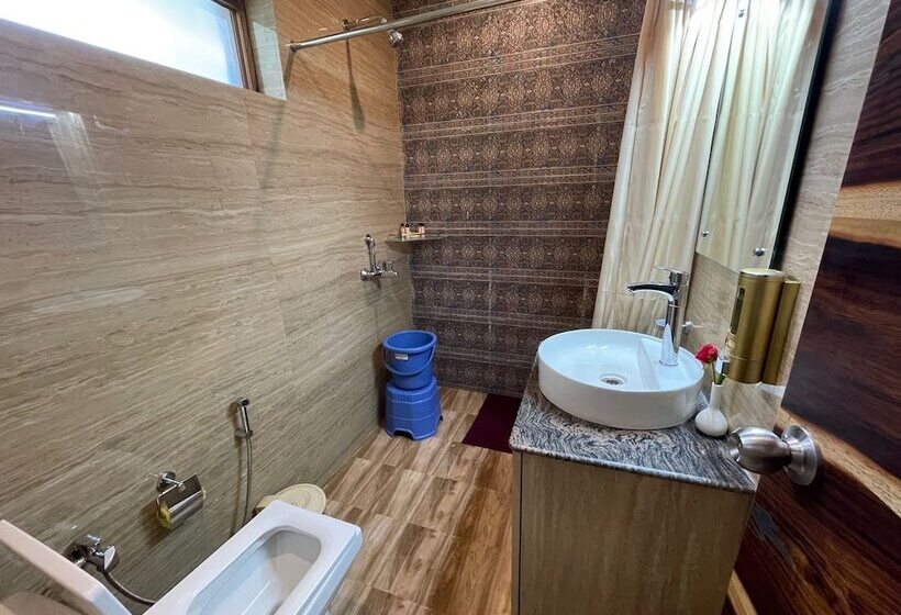 هتل Sangita Resorts Naukuchiatal