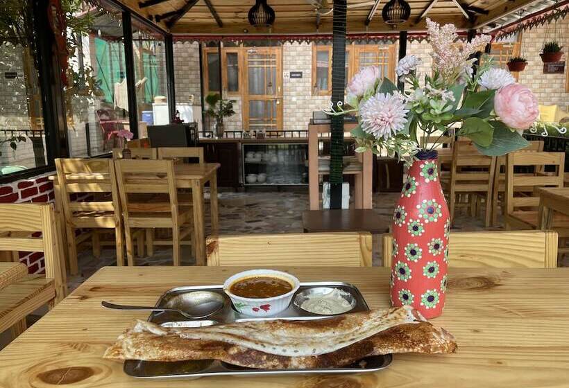 هتل Sangita Resorts Naukuchiatal