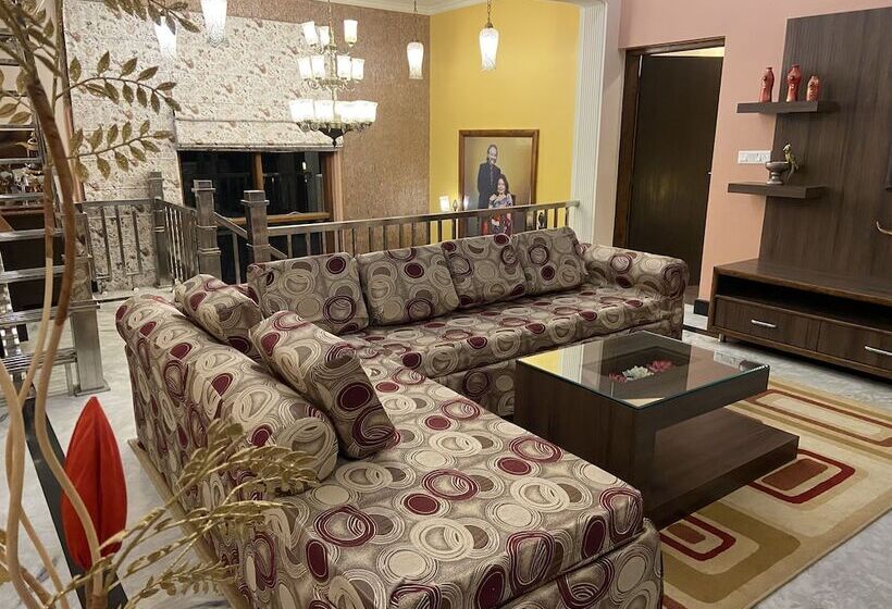 هتل Sangita Resorts Naukuchiatal