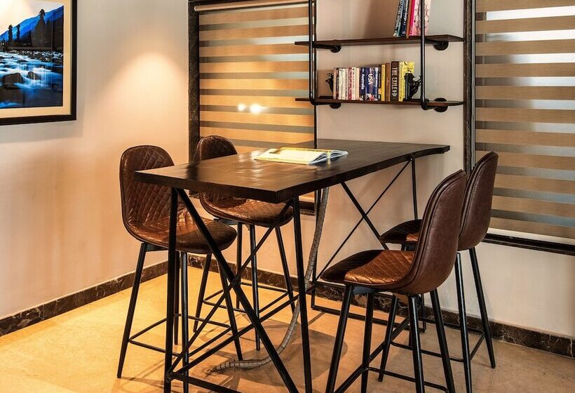 هتل The Vintage Srinagar At Dal Lake