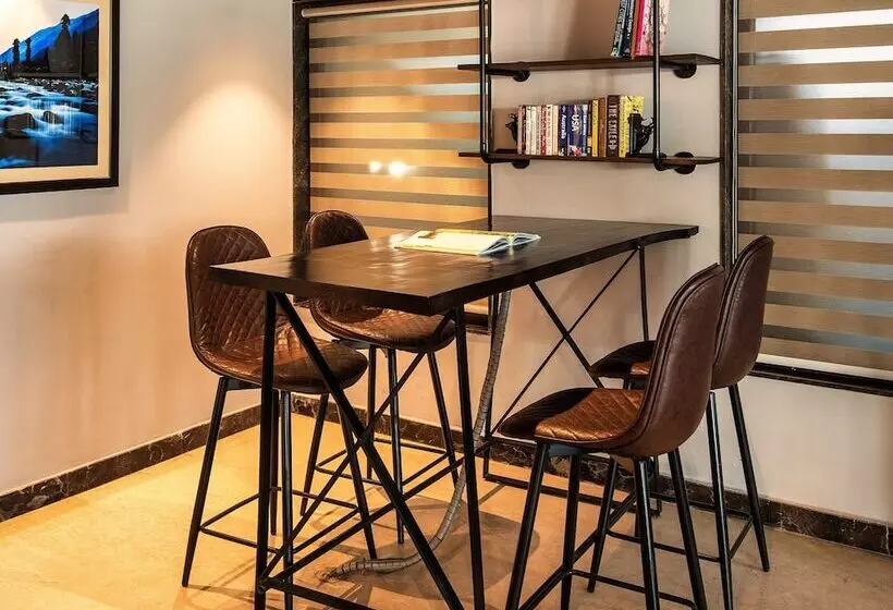 ホテル The Vintage Srinagar At Dal Lake