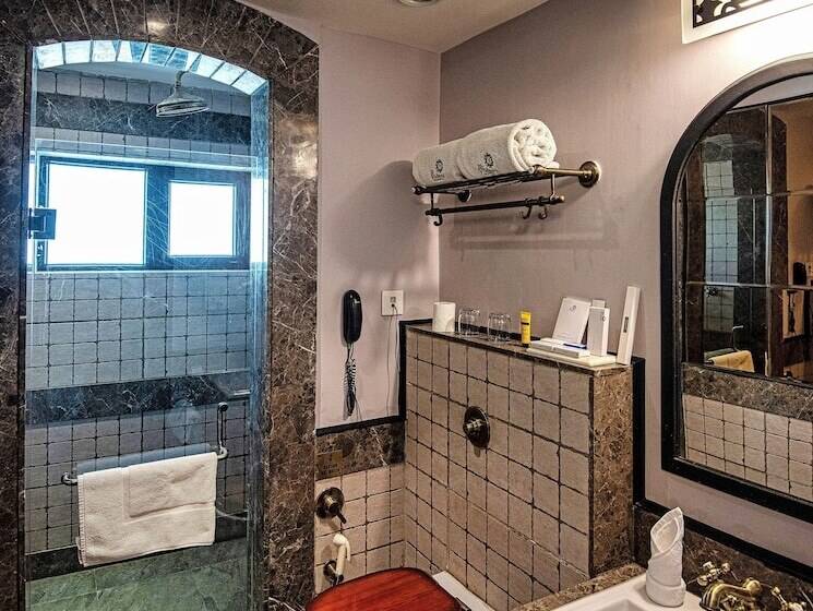 هتل The Vintage Srinagar At Dal Lake