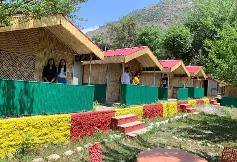 ホテル Tirthan Village Huts