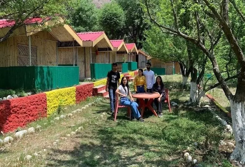 ホテル Tirthan Village Huts