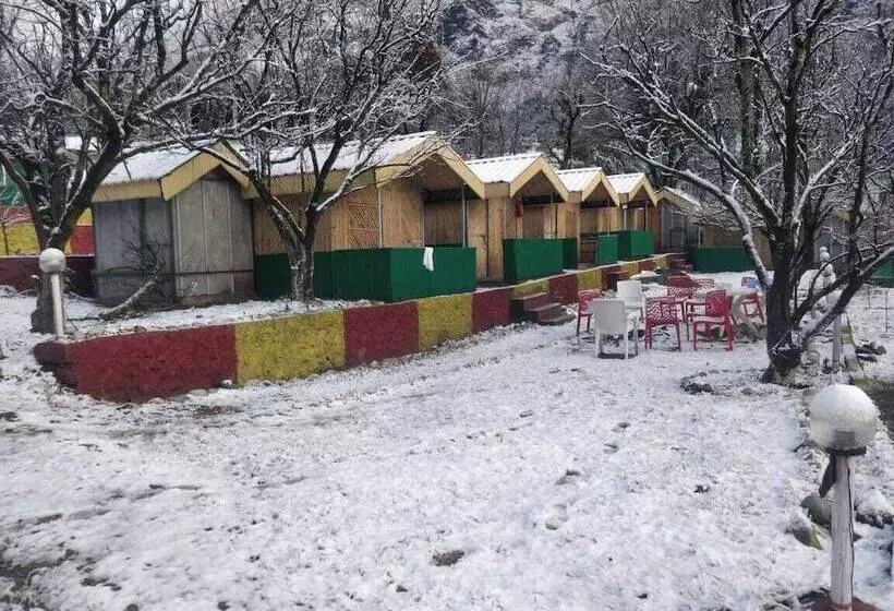 ホテル Tirthan Village Huts