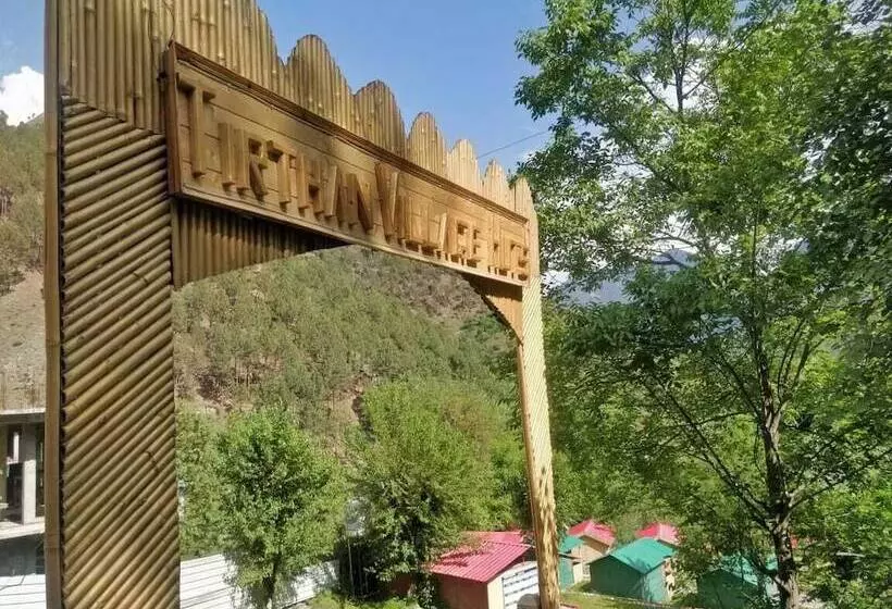 ホテル Tirthan Village Huts