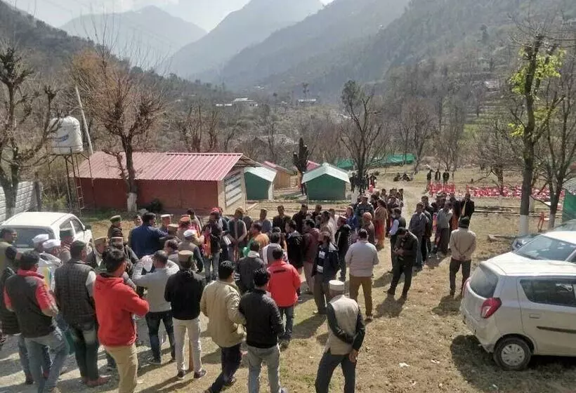 ホテル Tirthan Village Huts