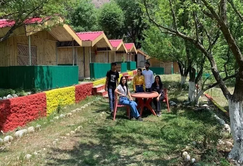 ホテル Tirthan Village Huts