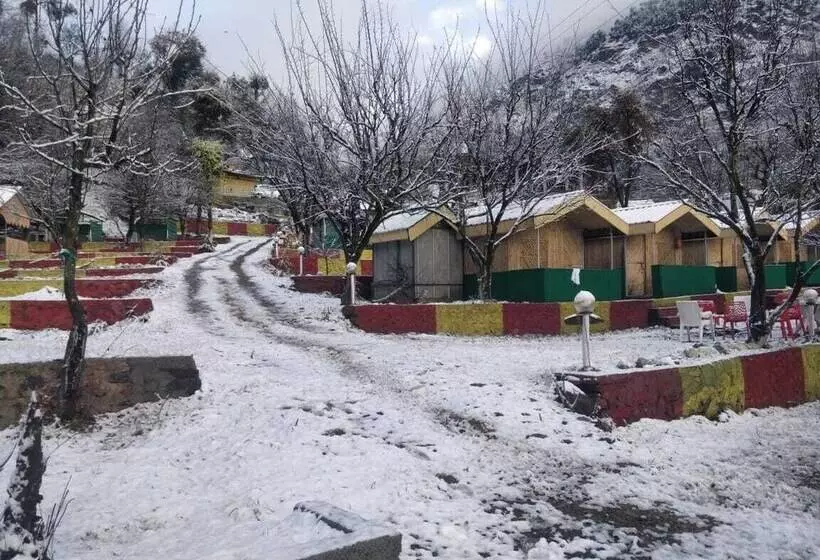 ホテル Tirthan Village Huts