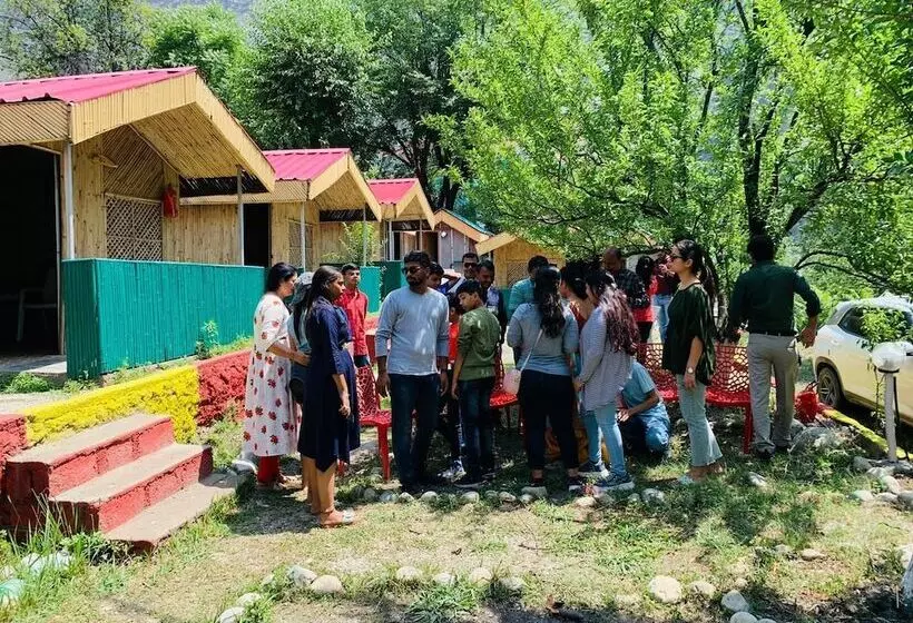 ホテル Tirthan Village Huts