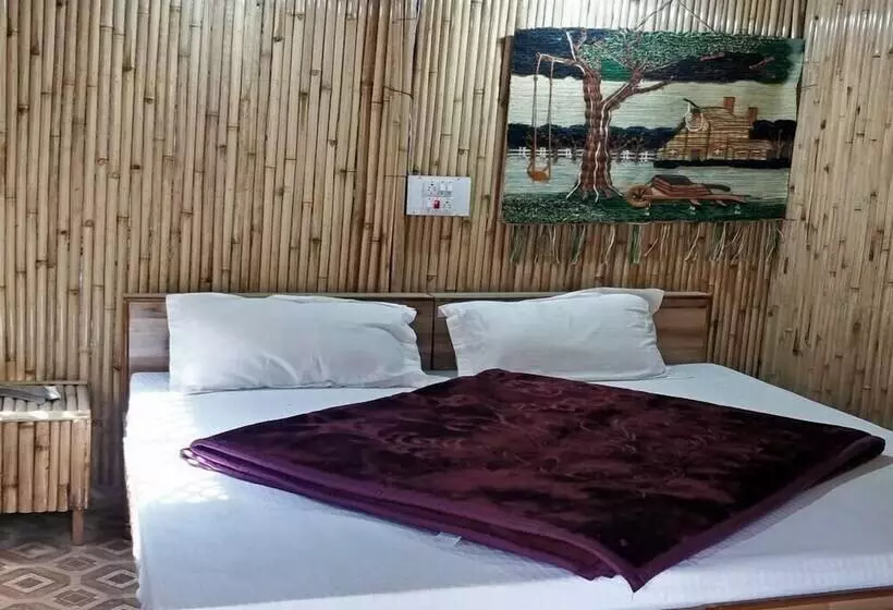 ホテル Tirthan Village Huts