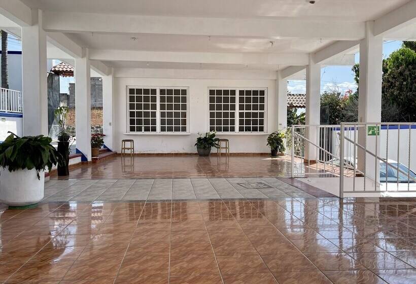 فندق Tres De Mayo