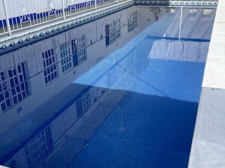 فندق Tres De Mayo