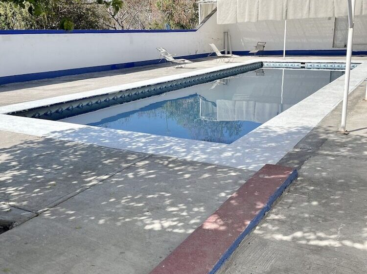 فندق Tres De Mayo